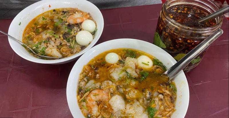 Bánh đúc nóng Cô Huyền