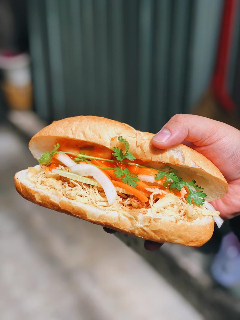 Tiệm bánh mì bình dân Ba Cô nức tiếng thơm ngon, được lòng khách