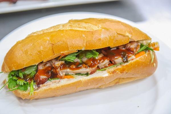 Bánh mì - Bánh hỏi Heo Quay Cô Tiên