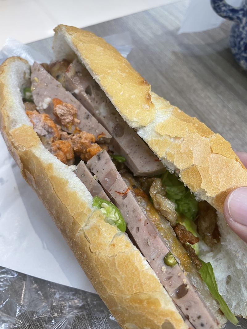 Bánh Mì Chả Cá Nóng