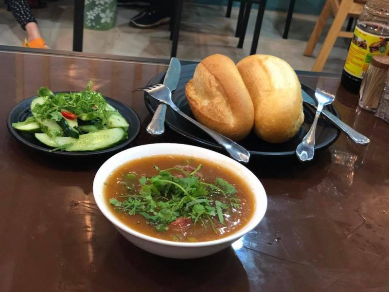 Bánh mì bò sốt vang Chính Hạnh