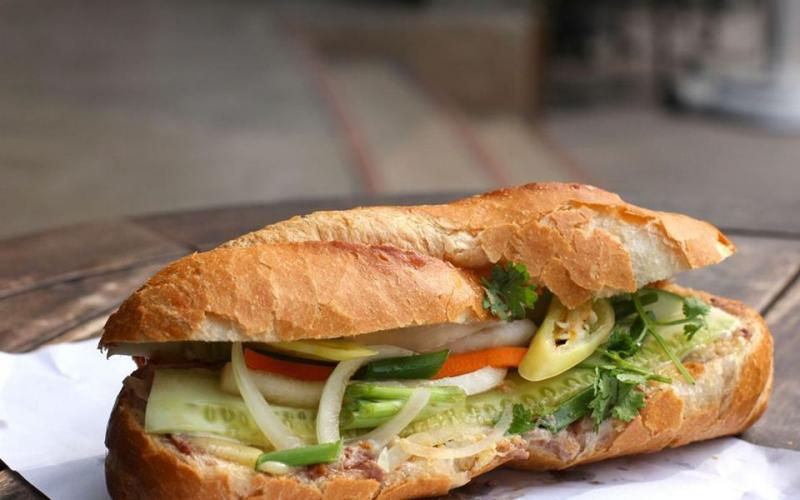 Bánh Mì Gà Cát Tiên