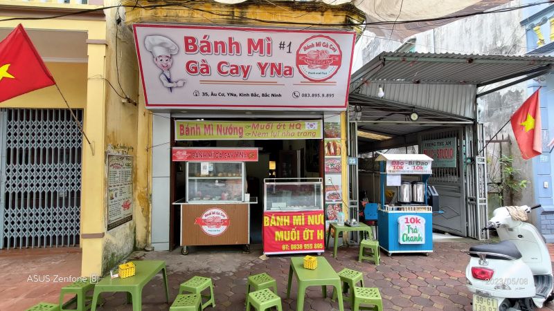 Bánh Mì Gà Cay YNa