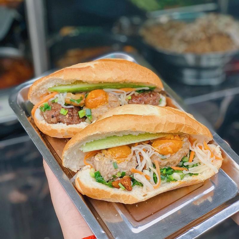 Bánh Mì Xíu Mại Khô