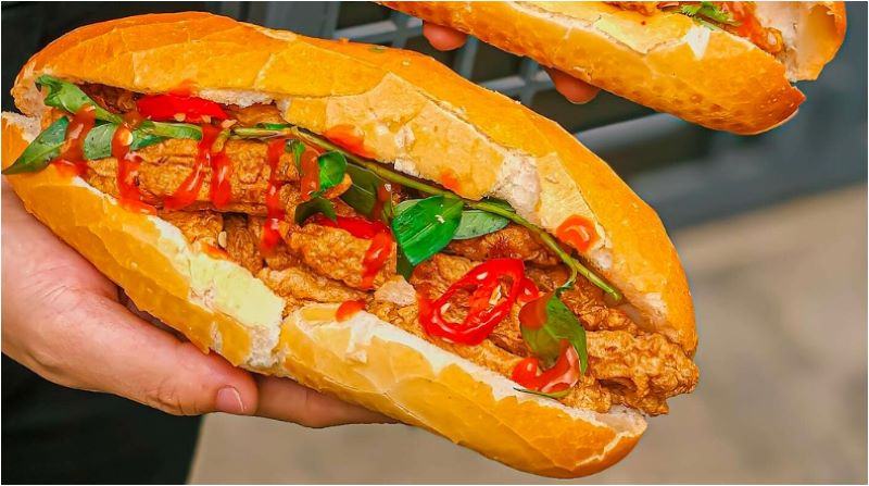 Món bánh mì kẹp thịt