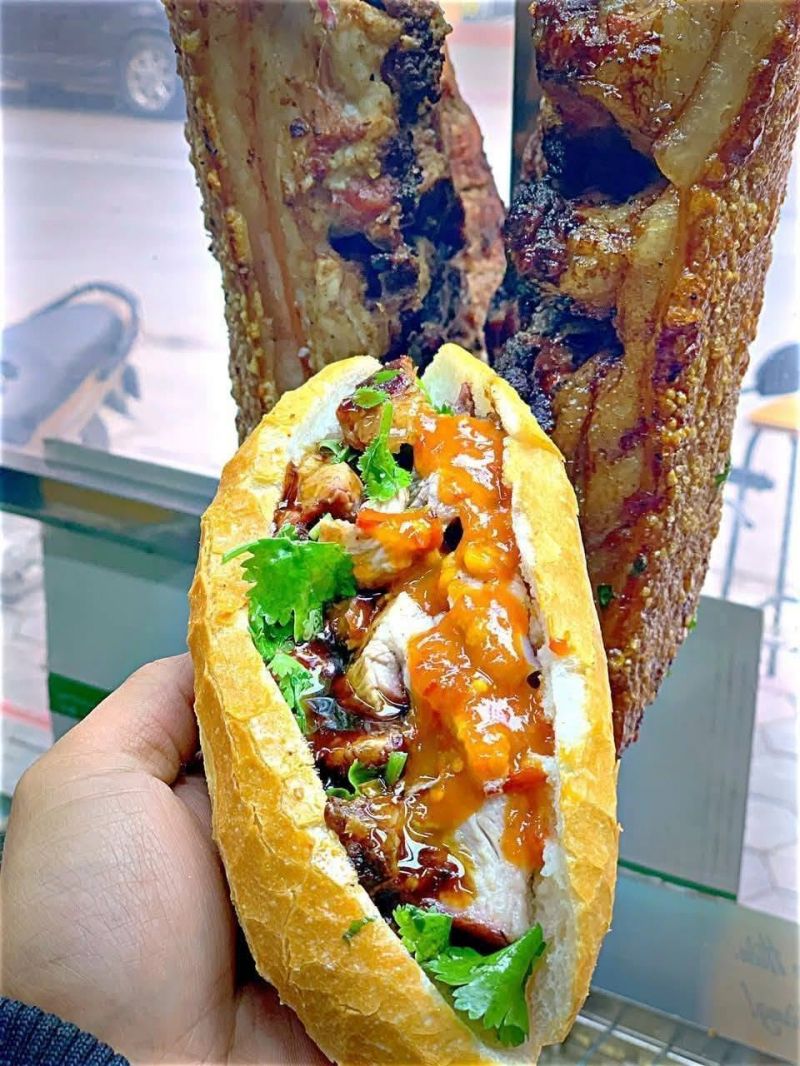Bánh mì heo quay Giao Hiền