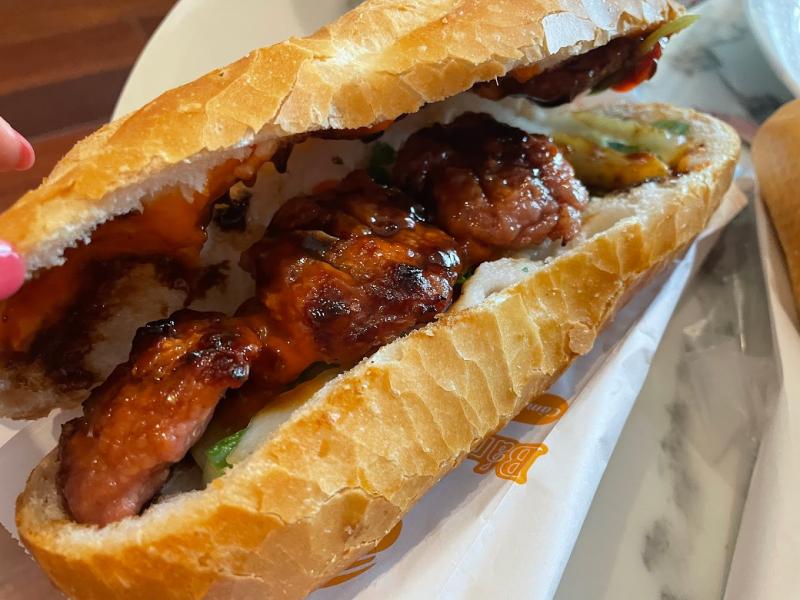 Bánh Mì Hồng Hoa