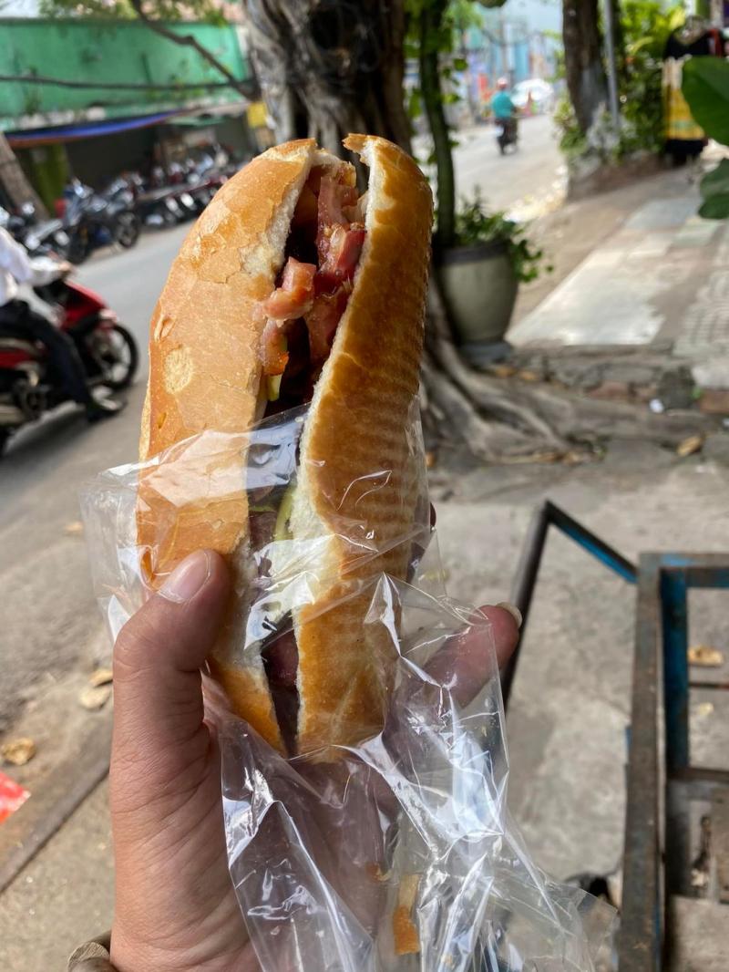 Bánh Mì Phá Lấu - Bà Sáu - Đoàn Văn Bơ