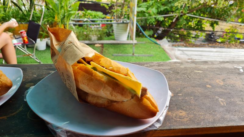 Bánh Mì Phượng