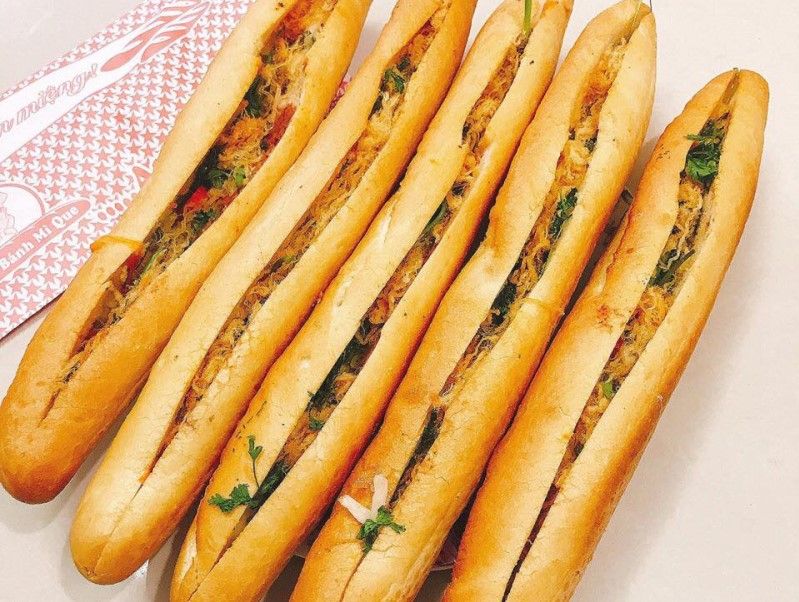 Bánh Mì Que Bà Tứ