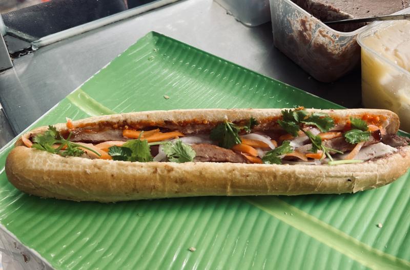 Bánh Mì Que Bàu Cát