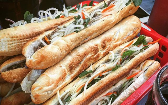 Bánh mì que Tứ Hải