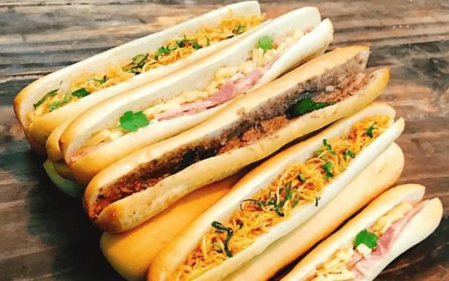 Bánh mì que Tứ Hải