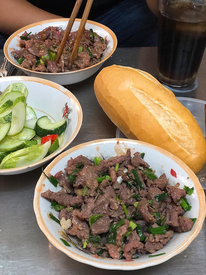 Bánh mì thịt bò xào