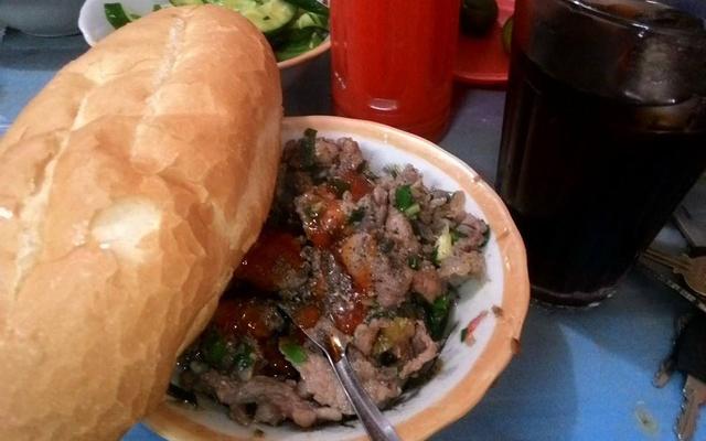 Bánh mì thịt bò xào