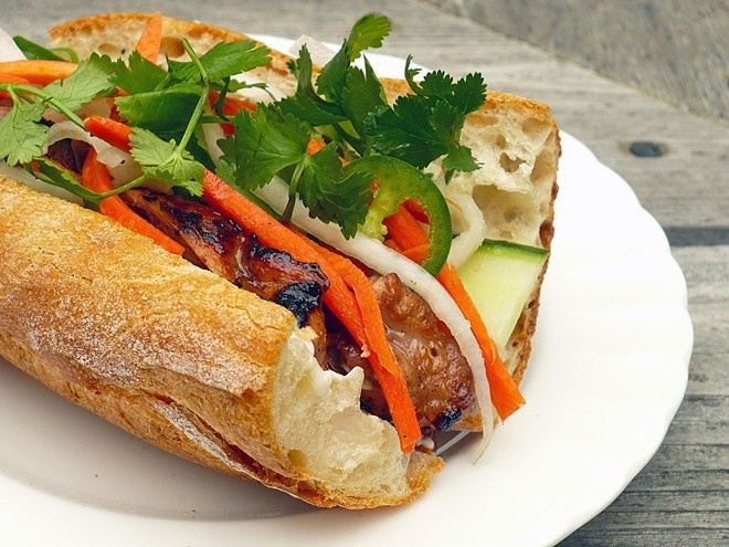 Bánh mì thịt nướng hẻm 37 Nguyễn Trãi, Quận 1