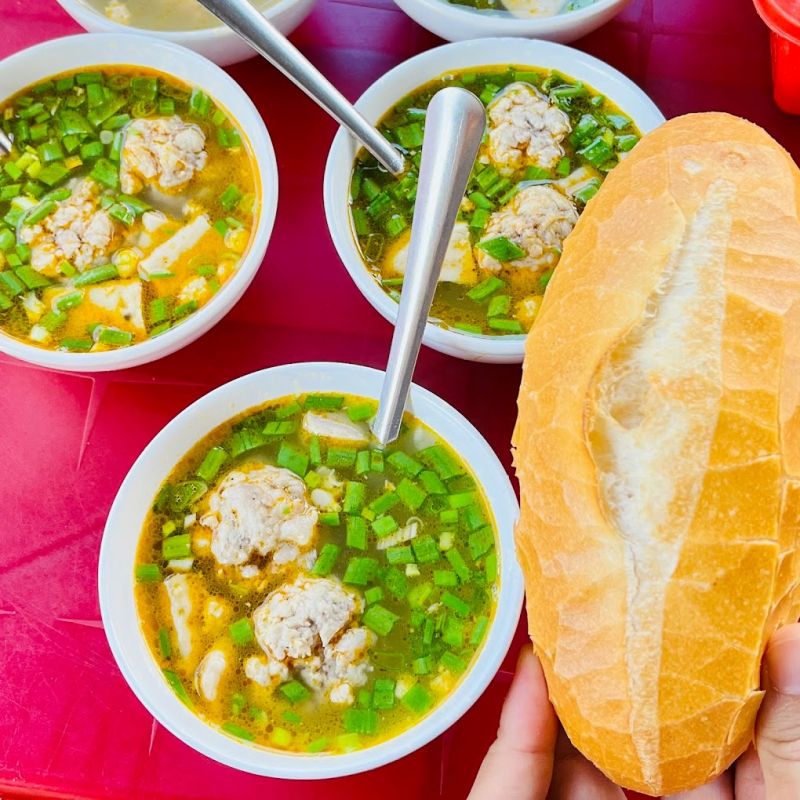 Bánh Mì Xíu Mại Bé Linh