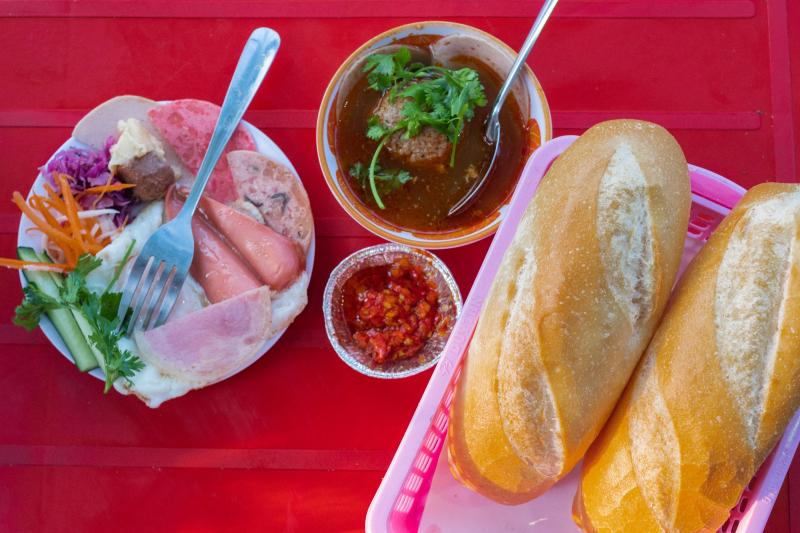 Bánh Mì Xíu Mại Chén Chấm Phúc Hân