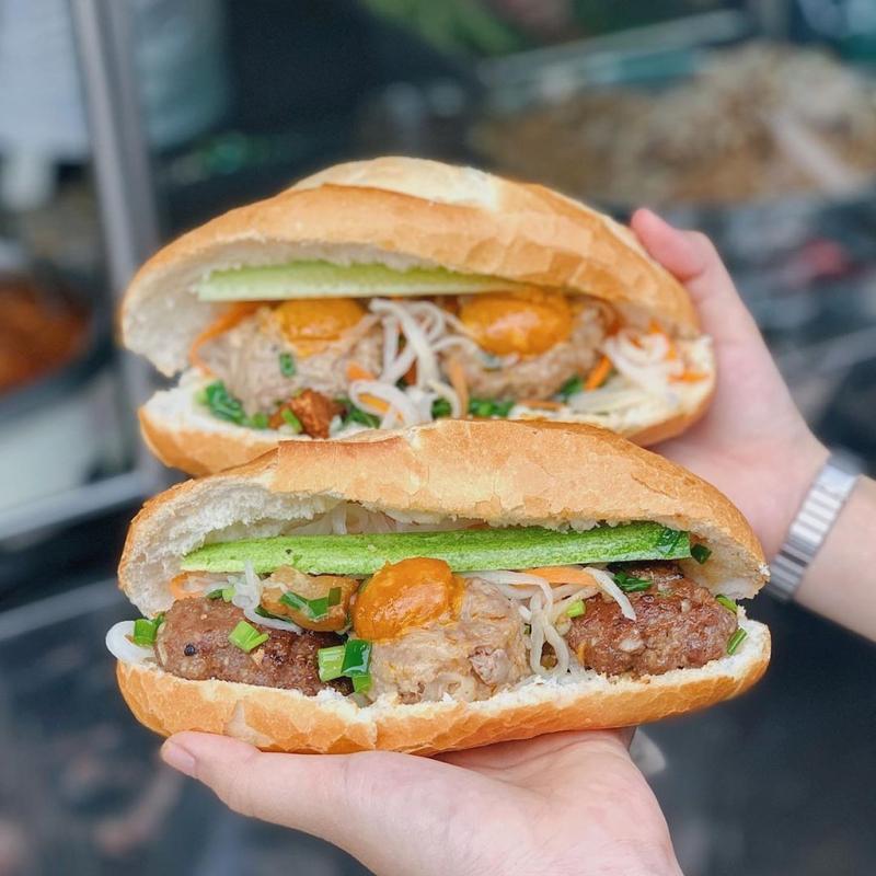 Bánh mì xíu mại cô Phương