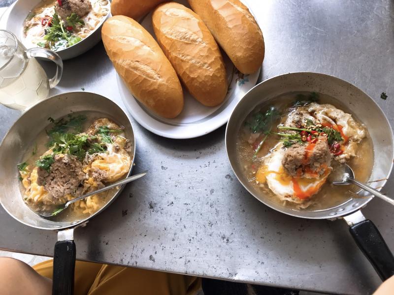 Bánh Mì Xíu Mại Hàng Quyên