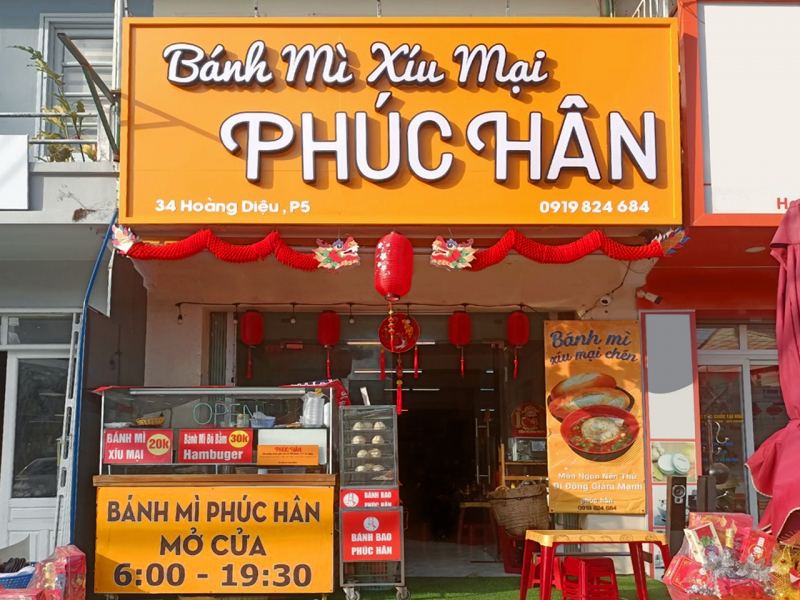 Bánh Mì Xíu Mại Phúc Hân