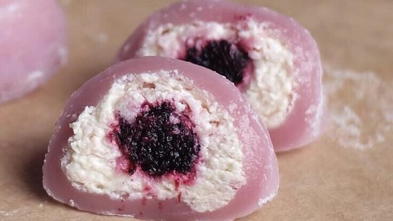 Bánh mochi kem dâu lạnh