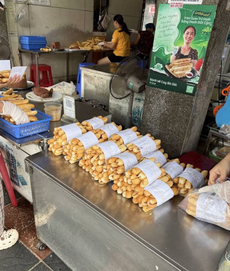 Bánh Mỳ Cay Bà Già Lợi