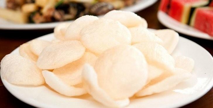 Bánh phồng sa Giang khi được chiên lên vàng, giòn, hấp dẫn