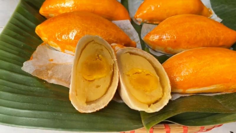 Bánh sầu riêng trứng muối