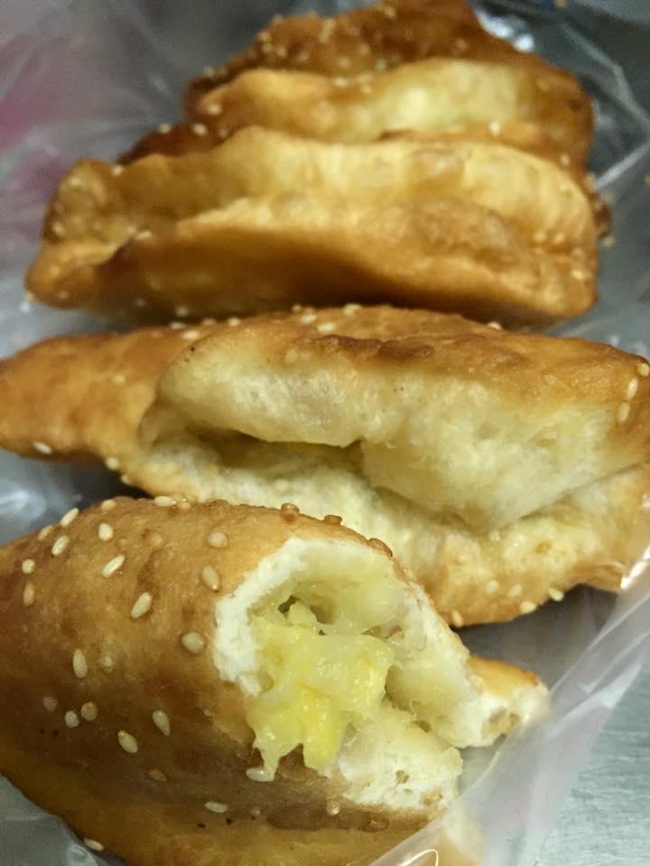 Bánh tiêu sầu riêng là một loại bánh rất được yêu thích bởi thực khách Sài Gòn