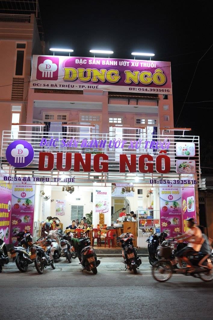 Không gian quán bánh ướt xứ Truồi Dung Ngô