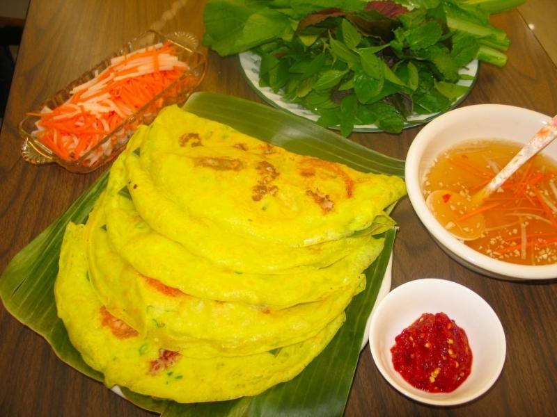 Southern Vietnamese pancake is delicious and delicious