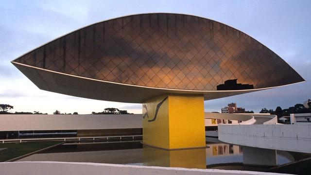 Bảo tàng Oscar Niemeyer, Brazil