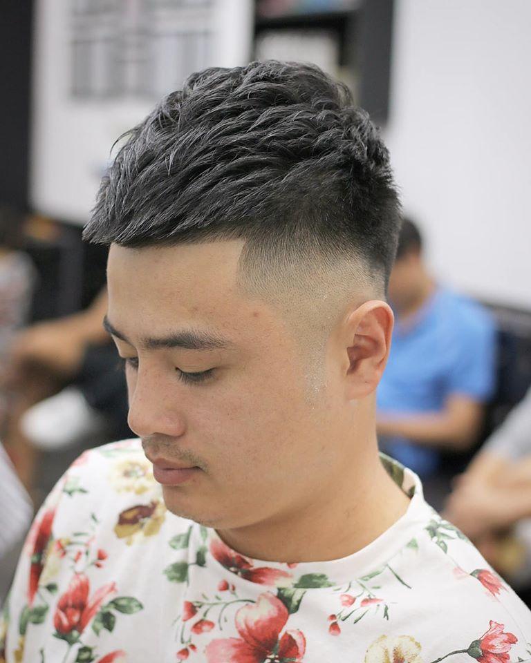 Sự trở lại của kiểu tóc nam lịch lãm và nam tính nhất Gia Lai được cập nhật tại đây. Hãy khám phá những phong cách mới nhất của tiệm cắt tóc chuyên nghiệp và độc quyền này.