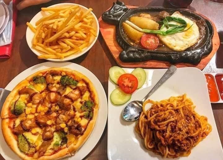 Ngoài pizza quán còn phục vụ rất nhiều món ăn đa dạng