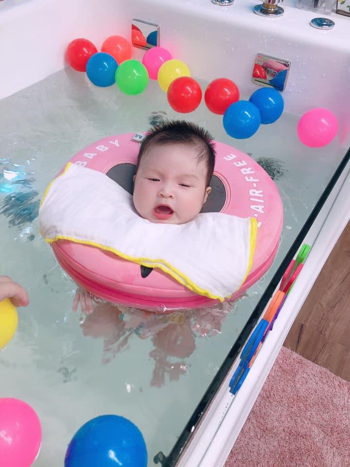 Bee Baby Float - Dịch vụ chăm sóc và tắm thủy liệu cho bé