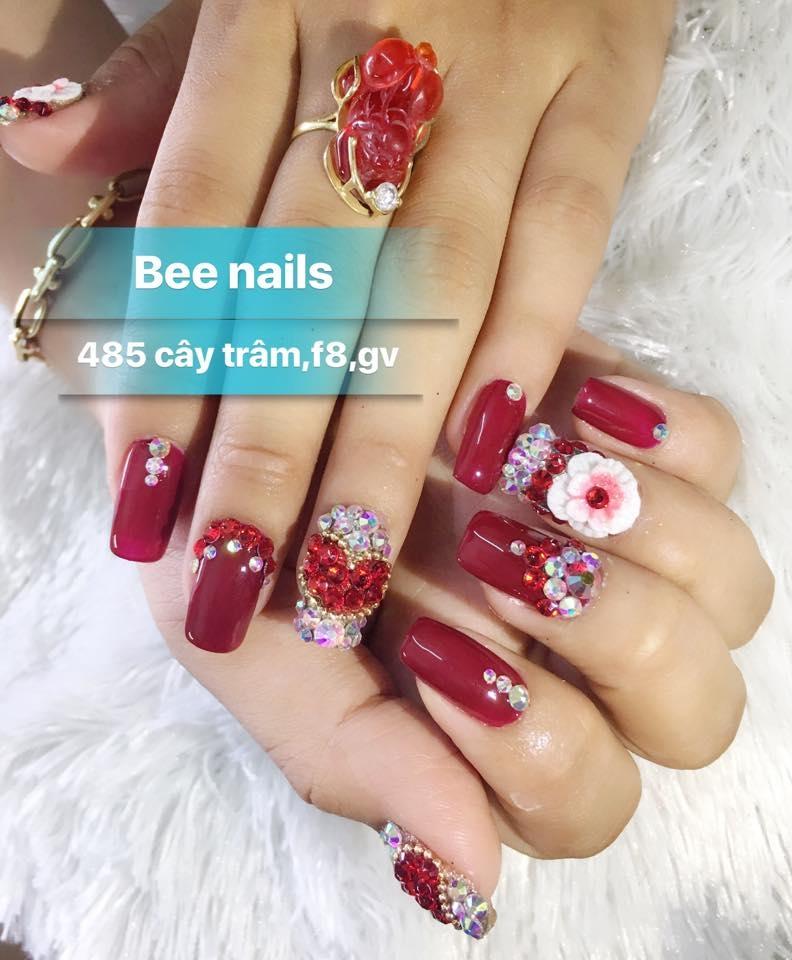 Bee nails