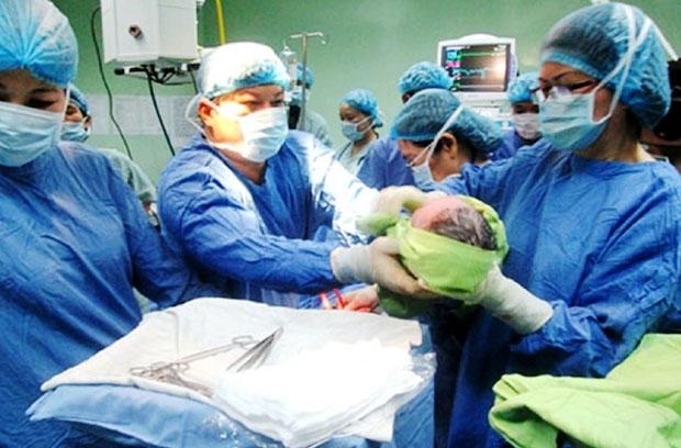 Bé Đoàn Thiên Phúc - được ra đời nhà phương pháp thụ tinh trong ống nghiệm tại Bệnh viện Phụ sản - nhi Đà Nẵng