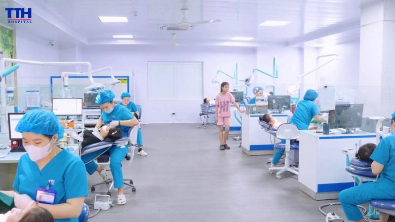 Răng hàm mặt Thái Thượng Hoàng