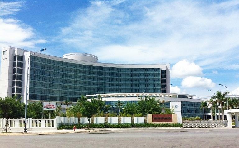 Bệnh viện Ung bướu Đà Nẵng nằm tại đường Phùng Hưng, Hòa Minh, Liên Chiểu