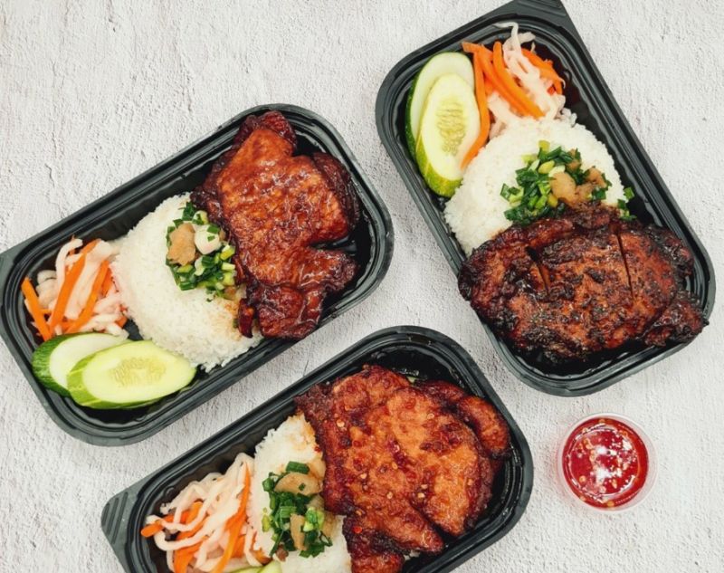 Bento Delichi - Cơm Gà Xối Mỡ & Mắm Tỏi