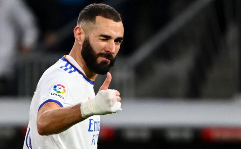 Benzema lthuwjc hiện pha đệm bóng giúp Real Madrid chiến thắng trước Athletic Bilbao. (Ảnh: Bóng đá 24h)