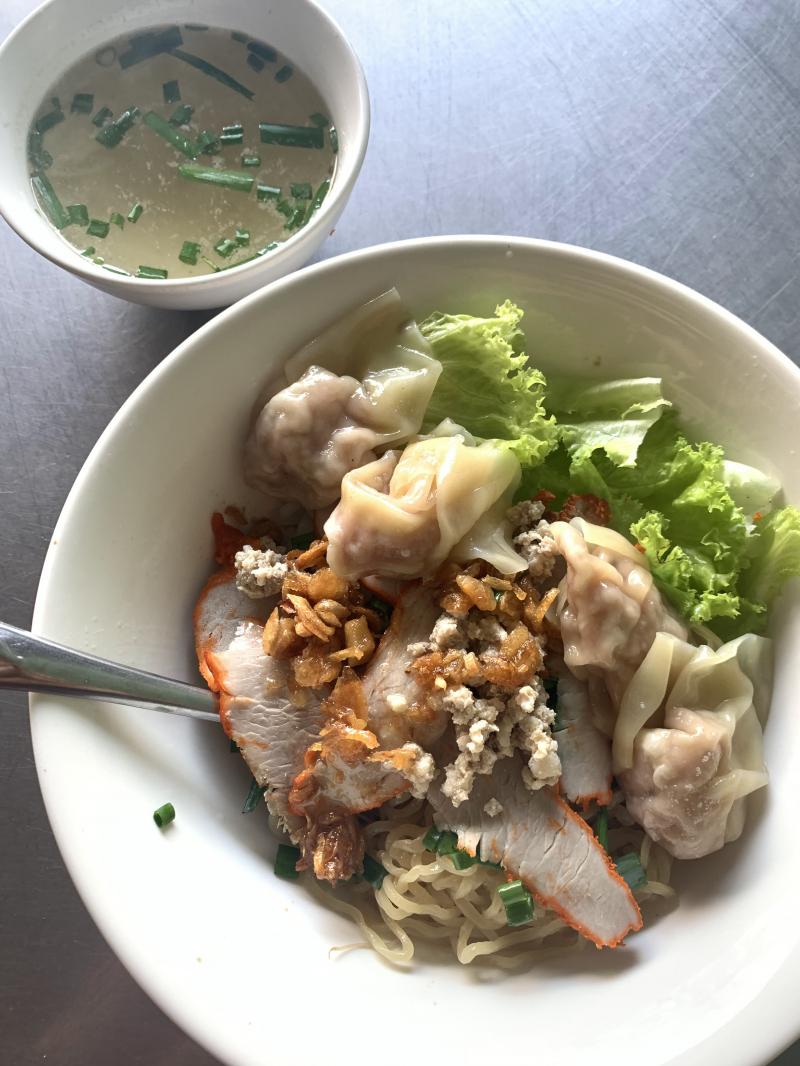 Mì Trộn Tóp Mỡ Trứng Lòng Đào Yum Mì