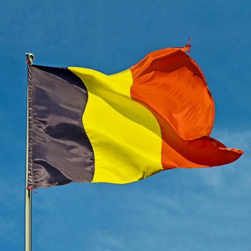 Vương quốc Bỉ - quốc kỳ Bỉ: 
Chào mừng đến với Vương quốc Bỉ, một quốc gia đa dạng với nền văn hóa đa dạng và giai điệu âm nhạc lôi cuốn. Vương quốc Bỉ được biết đến với những điểm đến du lịch nổi tiếng như Bruges, Brussels và Antwerp. Với cờ quốc kỳ Bỉ làm biểu tượng cho đất nước này, du khách sẽ có cơ hội khám phá đất nước này và tìm hiểu về lịch sử, văn hóa và niềm tự hào của người Bỉ.