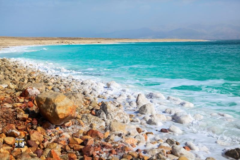 Khách du lịch tìm đến Biển Chết để trải nghiệm sự lạ lùng của hồ nước này