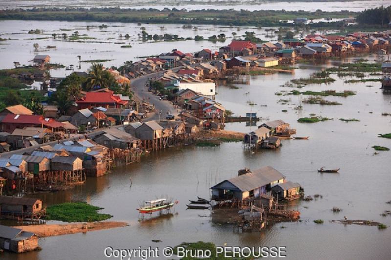 Cuộc sống dân dã bên trong Biển Hồ