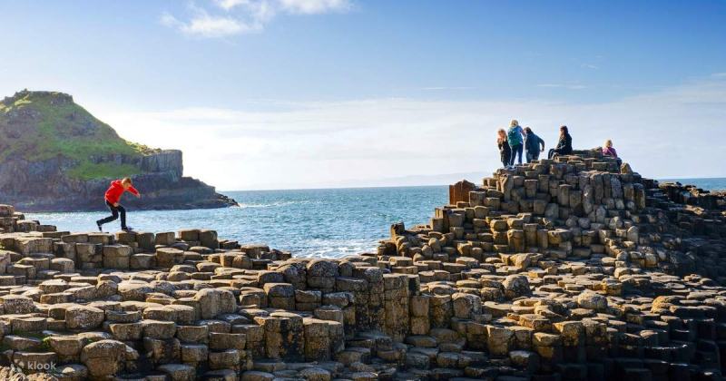 Biển lâu đài đá Causeway Coast