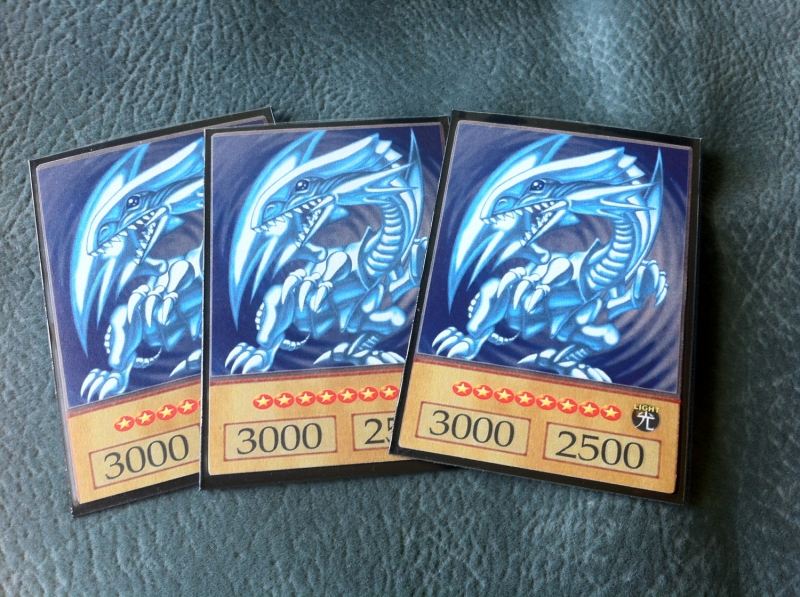 Blue-Eyes White Dragon (từ 1.300$ tới 3,900$)