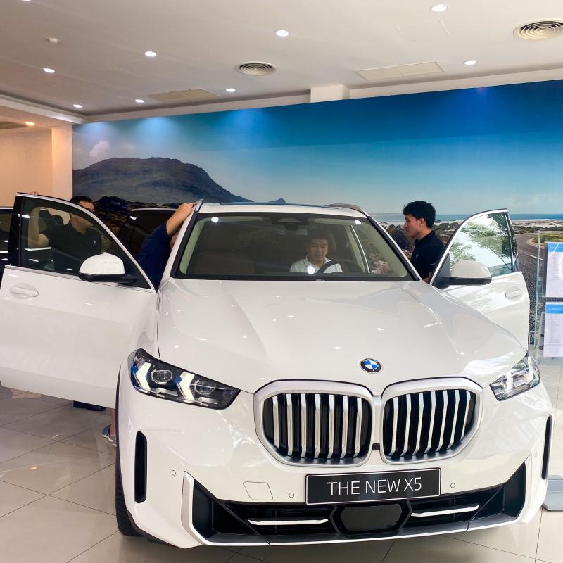 BMW Nguyễn Văn Trỗi