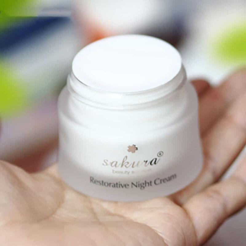 Bộ đôi kem dưỡng trắng chống lão hóa da ban ngày và ban đêm Sakura Restorative Cream